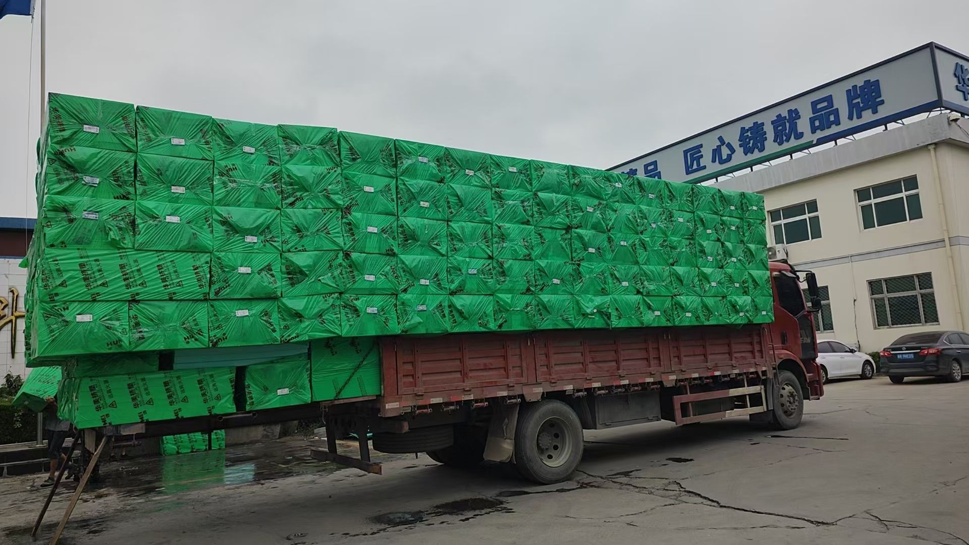 華美擠塑板受到國外客戶青睞